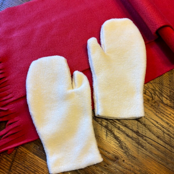 Red & Cream Fleece Scarf & Mitten Set - Perfect for February style!! - Picture 4 of 5